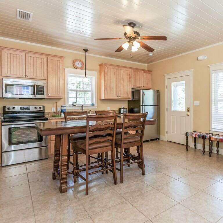 Santa Rosa Florida Carriage House Eat-in Kitchen
