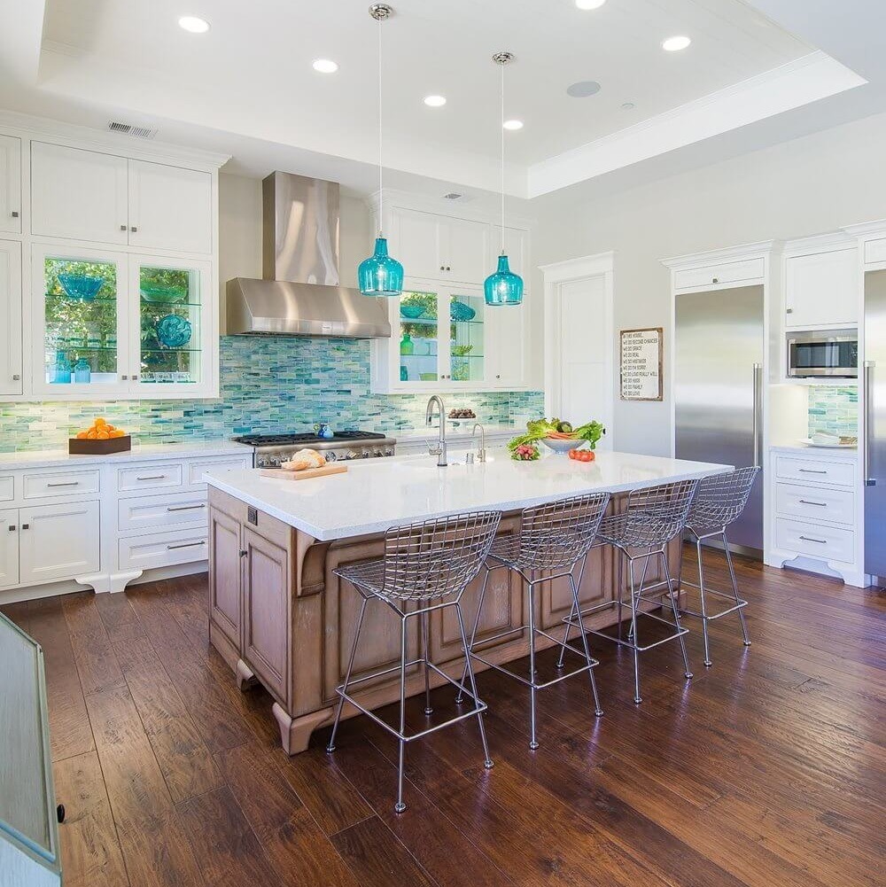 https://sugarsbeach.com/wp-content/uploads/2018/09/Manhattan-Beach-House-Tour-Kitchen-1.jpg