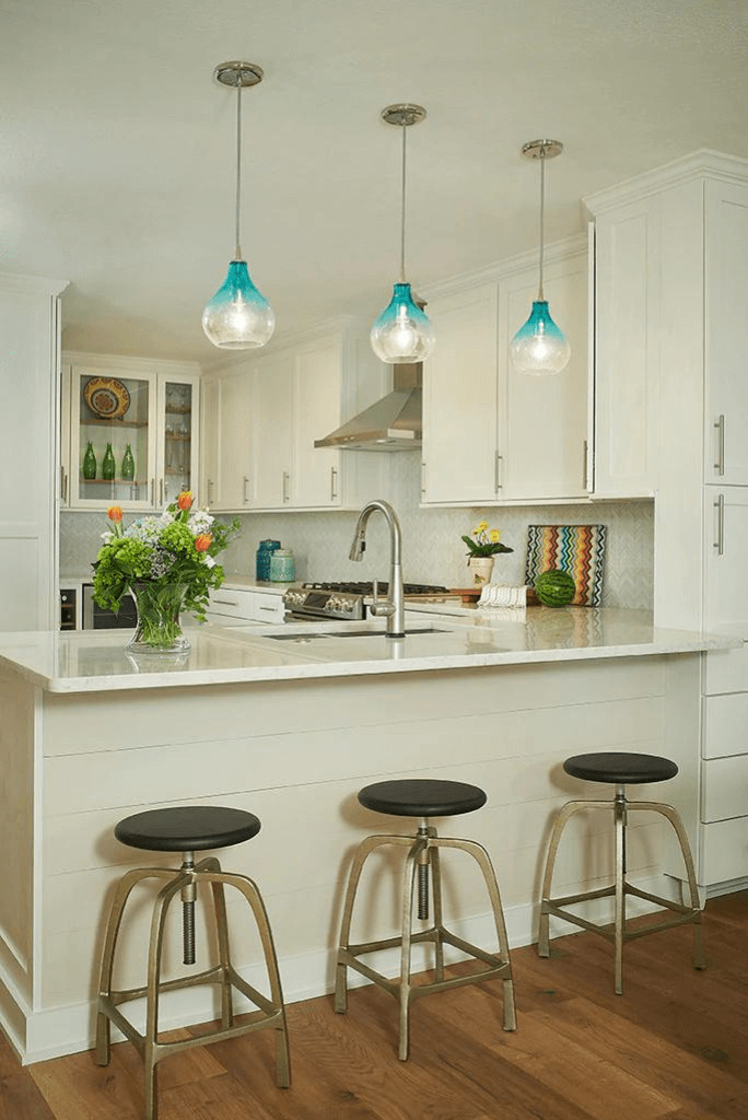 Chic Beach House Coastal Style Kitchen Bar