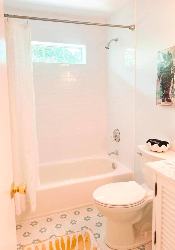 Tybee Island Mermaid Tiki Cottage Bathtub